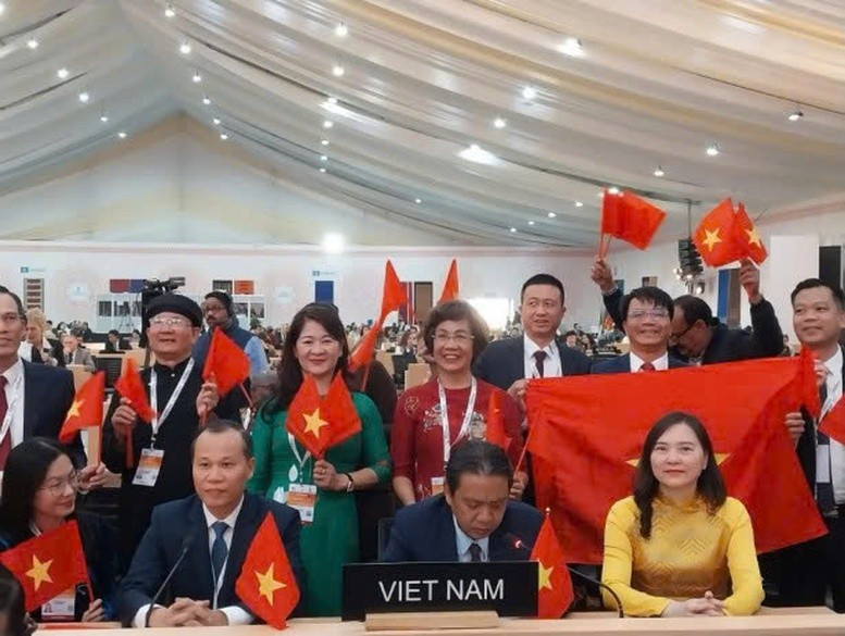 La delegación vietnamita en la 20ª sesión del Comité intergubernamental de la Convención de 2003 para la salvaguardia del patrimonio cultural inmaterial en Nueva Delhi, India. (Foto: VNA)