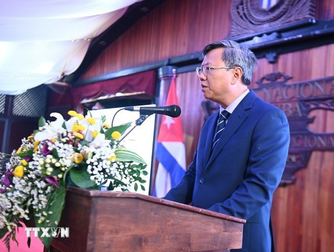 El embajador de Vietnam en Cuba, Le Quang Long, interviene en el evento. (Foto: VNA)