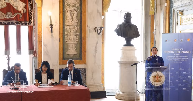 En el evento, los líderes de ambas ciudades reafirmaron su determinación de fortalecer y profundizar aún más las relaciones de cooperación entre las dos localidades. (Foto: VNA)