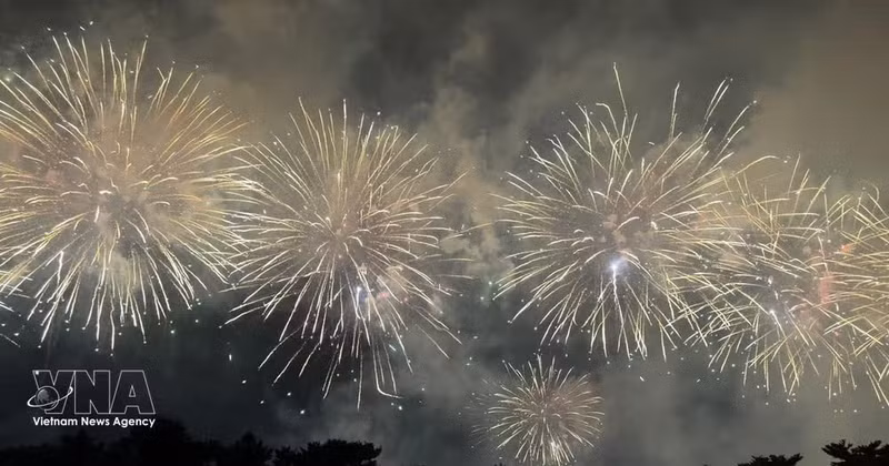 Espectáculo de fuegos artificiales para celebrar el 250 aniversario del Día de la Independencia de Estados Unidos en Washington D.C. (Foto: VNA)