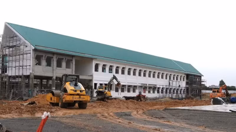 El internado para minorías étnicas en la comuna de Buon Don, en la provincia de Dak Lak se encuentra en la fase final de construcción y está previsto que entre en funcionamiento en el curso escolar 2026-2027. (Foto: VNA)