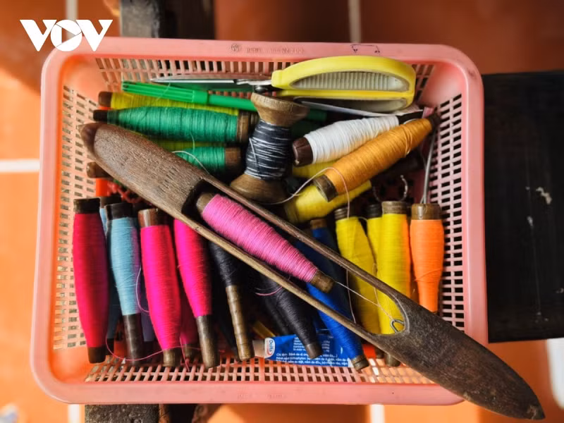 La singularidad del brocado de la etnia cham reside en su técnica de tejido, sus colores y sus diseños ornamentales.