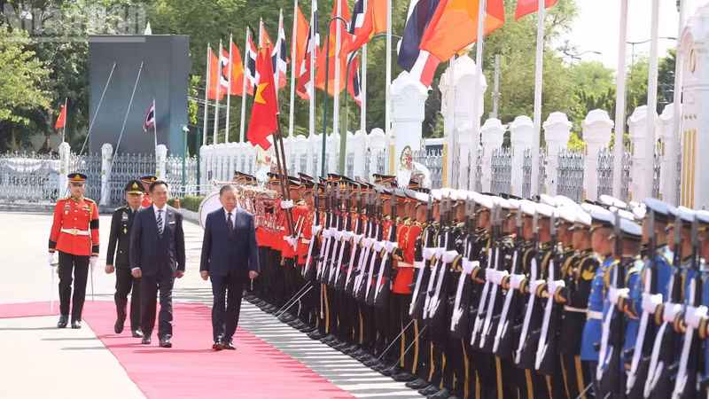 [Foto] Efectúan ceremonia oficial de bienvenida al máximo dirigente de Vietnam en Tailandia ảnh 4