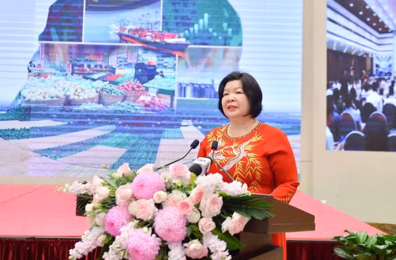 La presidenta de la Alianza de Cooperativas de Vietnam, pronuncia su discurso de inauguración (Foto: VNBUSINESS)
