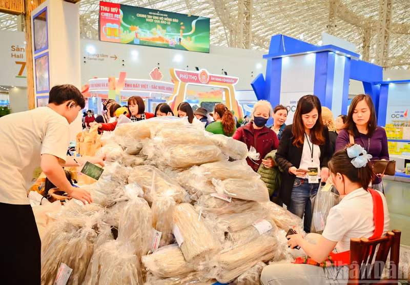 Los ingresos totales ascienden a casi un billón de dongs vietnamitas, de los cuales 50 mil millones de dongs (200 mil dólares) correspondieron a los puestos de ciudades y provincias.