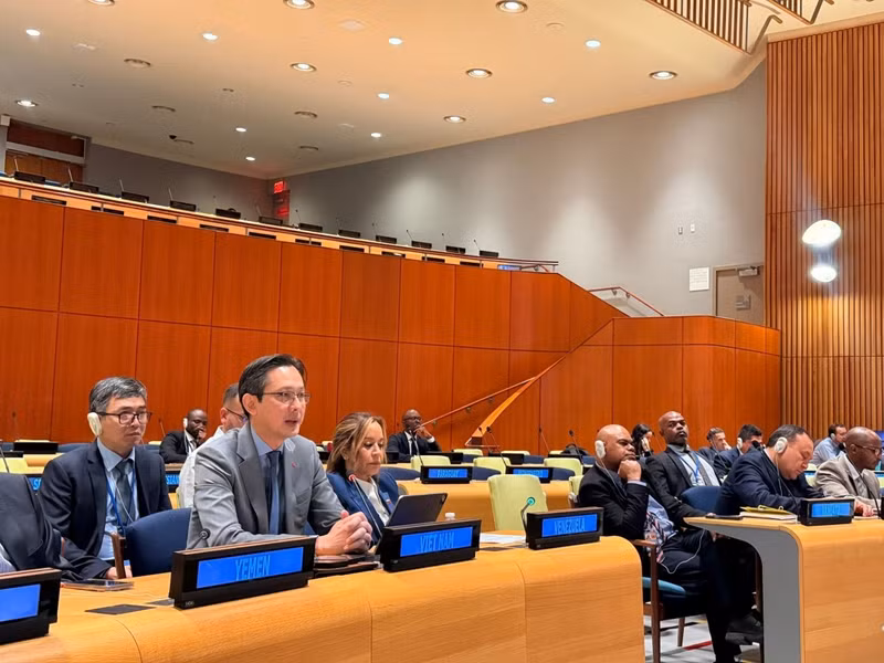 El embajador Do Hung Viet, jefe de la Misión Permanente de Vietnam ante las Naciones Unidas, habla en la reunión. 