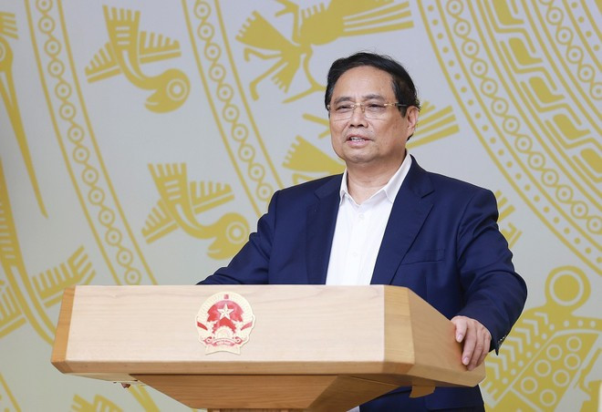 El primer ministro de Vietnam, Pham Minh Chinh, exigie a los Ministerios, agencias y localidades garantizar el desembolso total del capital de inversión pública asignado para 2025. (Foto: VNA)
