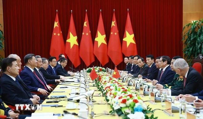 El primer ministro de Vietnam, Pham Minh Chinh, se reunió con el secretario general del Partido Comunista de China y presidente de ese país, Xi Jinping, el 14 de abril de 2025. (Foto: VNA) 