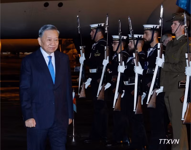 El máximo dirigente de Vietnam, To Lam, llega al aeropuerto de Sídney Kingsford Smith para iniciar una visita de Estado a Australia.