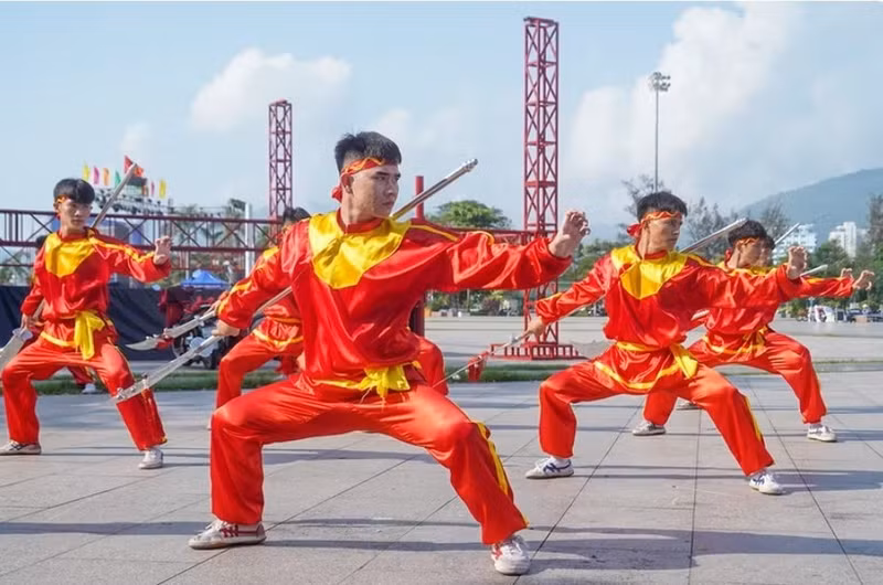 La provincia de Gia Lai está ultimando el expediente para proponer a la Unesco la inscripción de las artes marciales tradicionales de Binh Dinh en la Lista Representativa del Patrimonio Cultural Inmaterial de la Humanidad. (Fuente: VietnamPlus)