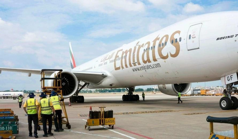 Emirates, la aerolínea más grande de Oriente Medio, ha cancelado todos sus vuelos, incluidos los hacia Vietnam. (Foto: znews.vn)