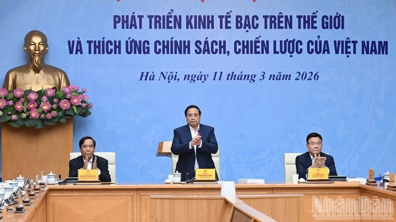 El primer ministro vietnamita, Pham Minh Chinh, habla en el evento. 