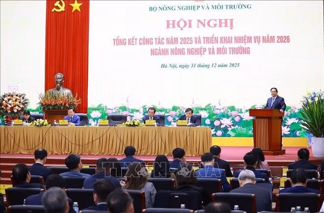 El primer ministro de Vietnam, Pham Minh Chinh habla en la conferencia. (Foto: VNA)