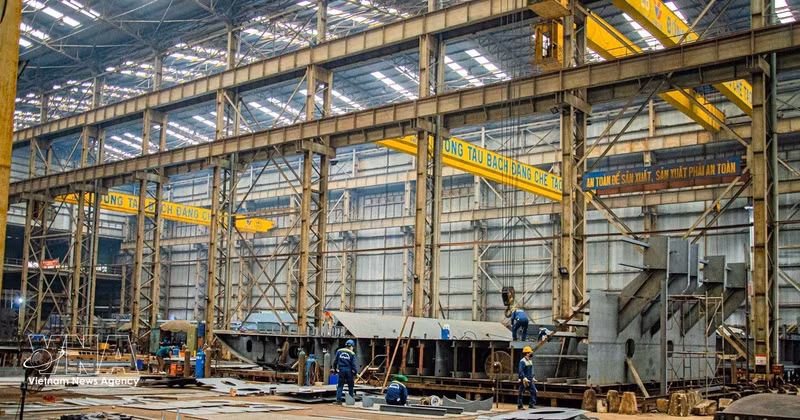 La producción circular reduce los costos en la industria naval de la Planta de Astilleros Bach Dang. (Foto: VNA)