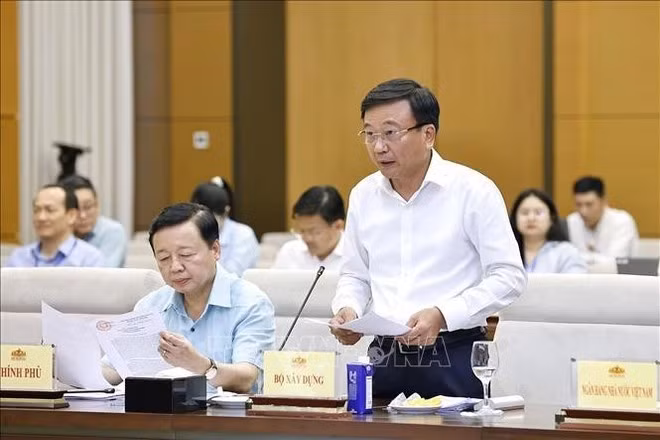 El viceministro de Construcción Nguyen Danh Huy habla en el evento. (Fuente: VNA)