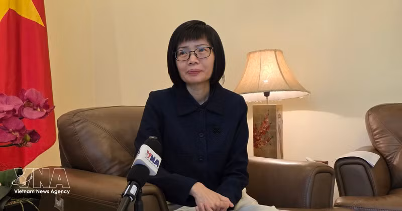 La embajadora Ton Thi Ngoc Huong, jefa de la misión vietnamita ante la Asean, responde a la entrevista de la VNA. (Foto: VNA)