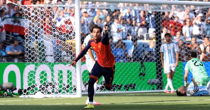 Ferran Torres, quien ingresa como suplente, marca el tanto que aseguró la victoria para España. (Foto: FIFA)