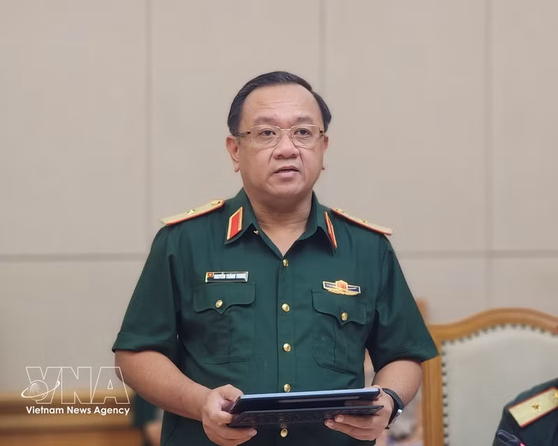 El mayor general Nguyen Thanh Trung, comisario político del Comando de Ciudad Ho Chi Minh, habla en la cita. (Fuente: VNA)