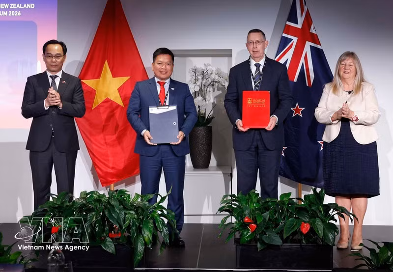 Acto de intercambio de acuerdos de cooperación entre ambos países. (Foto: VNA)