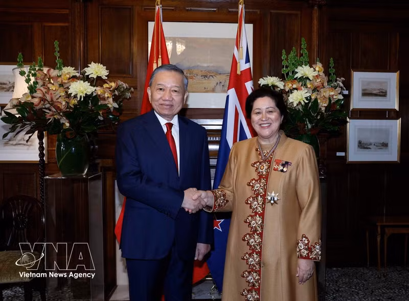 El secretario general del Comité Central del Partido Comunista de Vietnam (PCV) y presidente del país, To Lam, se reúne con la gobernadora general de Nueva Zelanda, Dame Cindy Kiro. (Foto: VNA)