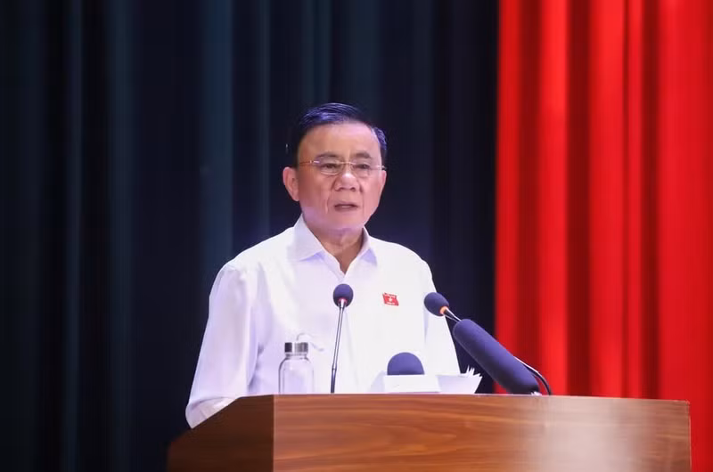 El miembro del Buró Político y miembro permanente del Secretariado del Comité Central del Partido Comunista de Vietnam (PCV), Tran Cam Tu, habla en el evento.