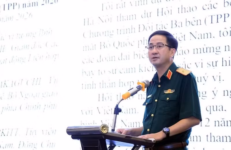 Pham Manh Thang, director del Departamento de Operaciones de Mantenimiento de la Paz del Ministerio de Defensa de Vietnam, interviene en la cita (Foto: VNA)
