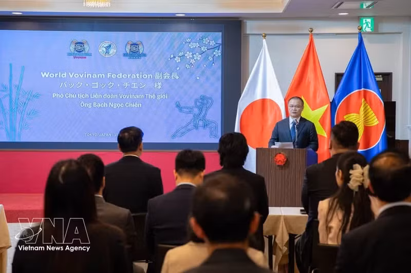 El vicepresidente de la Federación Mundial de Vovinam, Bach Ngoc Chien, habla en el acto (Foto: VNA)