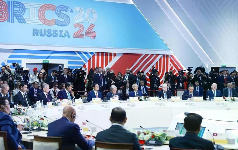 El primer ministro de Vietnam, Pham Minh Chinh, participó en la sesión plenaria de la Cumbre del grupo ampliado de los BRICS, celebrada en octubre pasado en la ciudad de Kazán, Rusia (Foto: VNA)
