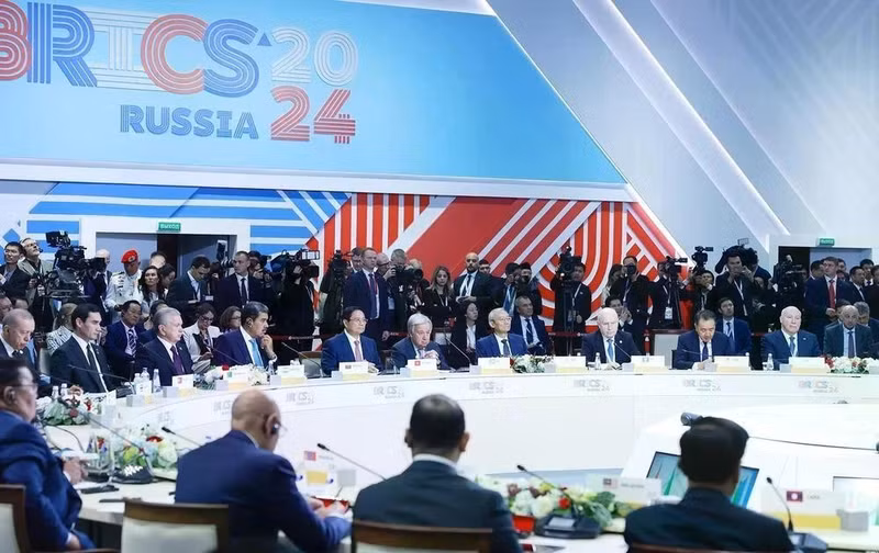El primer ministro de Vietnam, Pham Minh Chinh, participó en la sesión plenaria de la Cumbre del grupo ampliado de los BRICS, celebrada en octubre pasado en la ciudad de Kazán, Rusia (Foto: VNA)