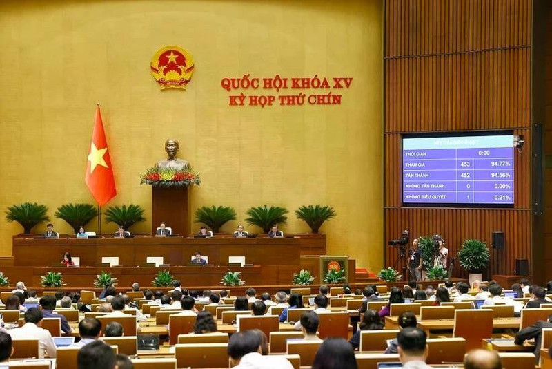 La Asamblea Nacional de Vietnam votan para aprobar varias leyes en el noveno periodo de sesiones. (Fuente: VNA) 