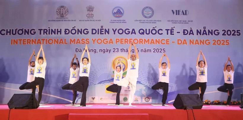 Una presentación de yoga (Foto: VNA) 