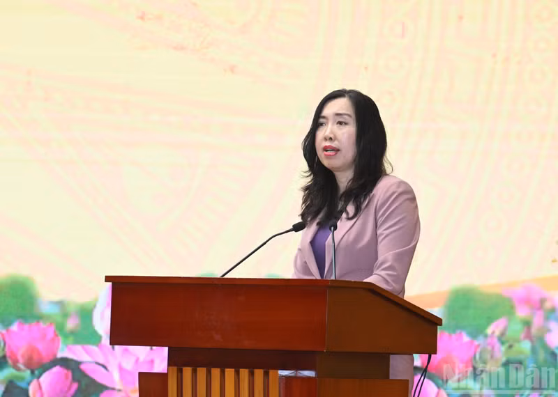 La vicecanciller Le Thi Thu Hang habla en la cita.