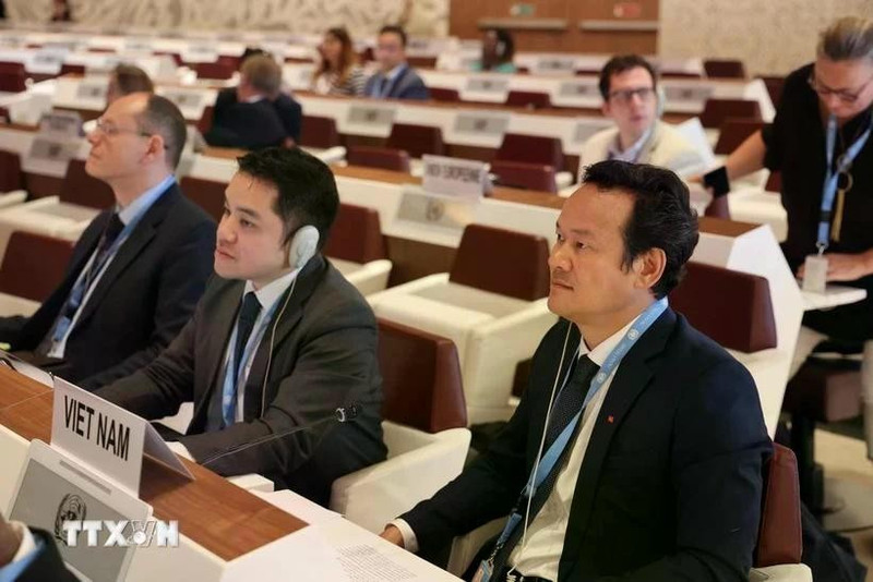 El embajador Mai Phan Dung, jefe de la misión permanente de Vietnam ante la Organización de las Naciones Unidas (ONU), la Organización Mundial del Comercio (OMC) y otros organismos internacionales en Ginebra, en la cita (Foto: VNA) 