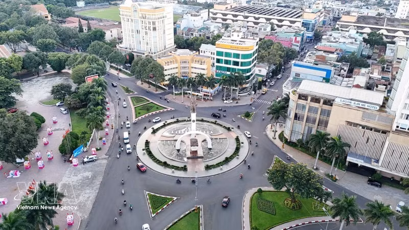 Vista aérea del centro de la rotonda Nga Sau, en la ciudad de Buon Ma Thuot, provincia de Dak Lak. (Foto: VNA)