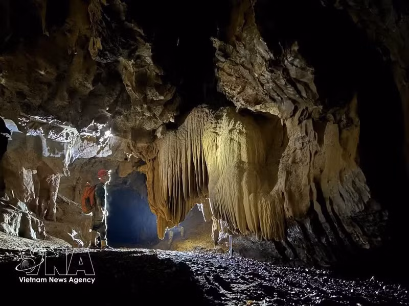 Imágenes majestuosas de las estalagmitas y estalactitas milenarias en la cueva de Nuoc Lan, recientemente descubierta en el Parque Nacional Phong Nha - Ke Bang. (Foto: VNA)