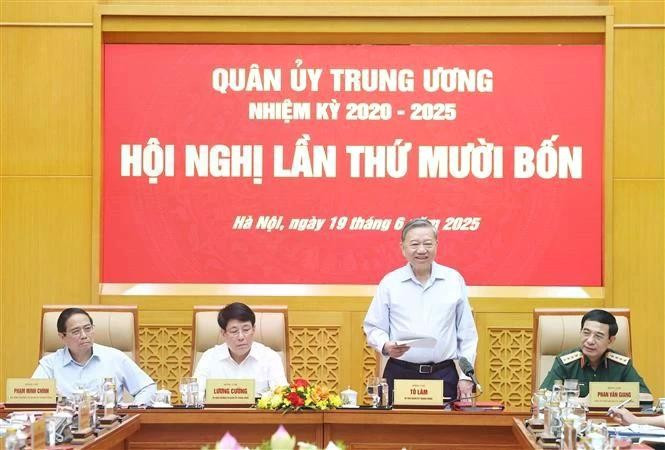 El secretario general del Partido Comunista de Vietnam, To Lam, preside la decimocuarta Reunión de la Comisión Central Militar (Fuente: VNA)