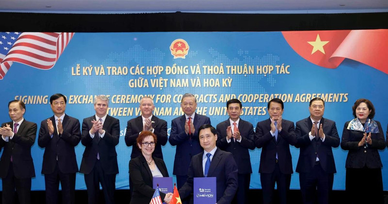 El secretario general del Partido Comunista de Vietnam, To Lam, presencia la firma de acuerdos (VNA)