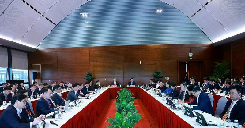 Los delegados debaten los proyectos de documentos presentados al XIV Congreso Nacional del Partido (Foto: VNA)