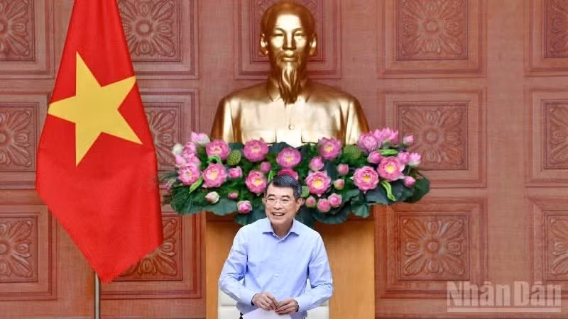 El primer ministro de Vietnam, Le Minh Hung, interviene en el evento.