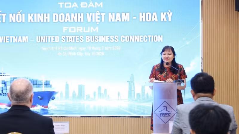 La subdirectora del Centro de Promoción del Comercio y la Inversión de Ciudad Ho Chi Minh, Cao Thi Phi Van, interviene en el seminario.