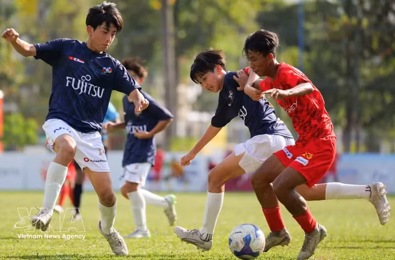 Un partido en el Campeonato Internacional de Fútbol Juvenil sub-13 Vietnam – Japón (Foto: VNA)