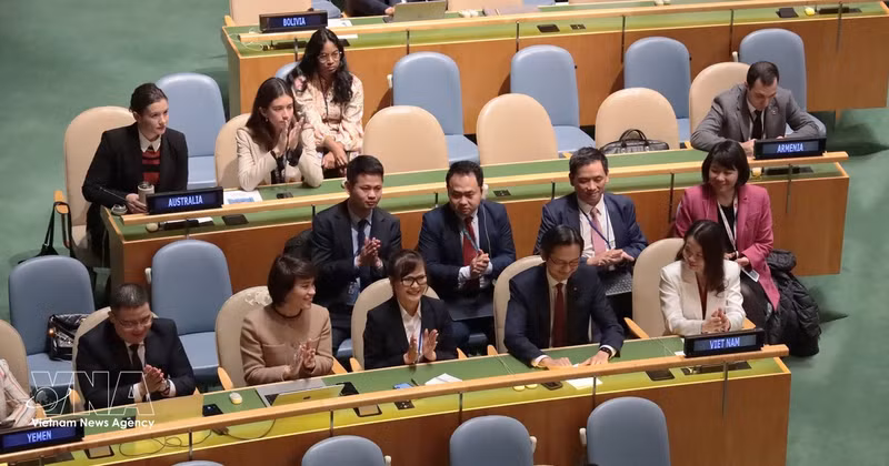 El 14 de octubre de 2025, en la sede de la ONU en Nueva York, se eligió a los miembros del Consejo de Derechos Humanos para el período 2026-2028. Vietnam fue elegido con 180 votos, la mayor cantidad entre los candidatos de Asia y el Pacífico. (Foto: VNA)