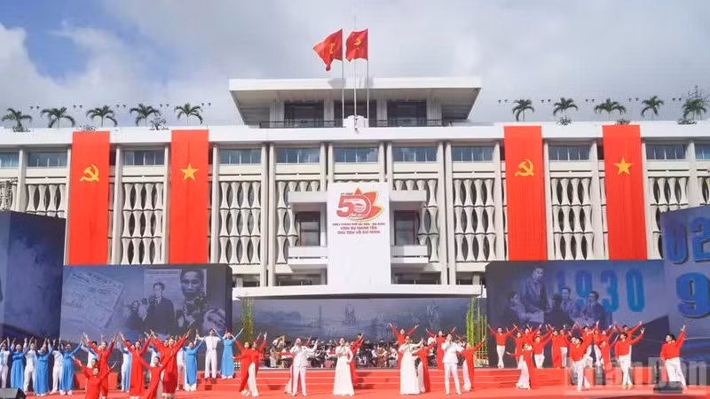 [Fotos] Realizan en Ciudad Ho Chi Minh ensayo general de ceremonia por 50º aniversario de llevar ese nombre 