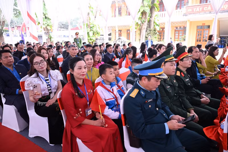 Asistentes a la ceremonia.