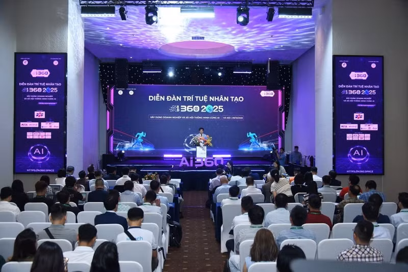 En el acto inaugural.