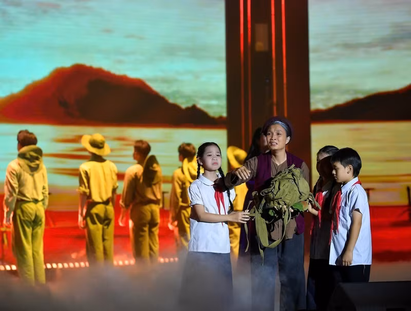 Programa artístico-político rinde homenaje a los héroes y mártires de Vietnam