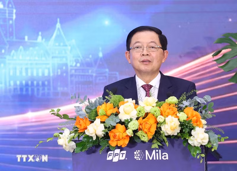 El viceprimer ministro vietnamita Ho Quoc Dung asiste al evento.