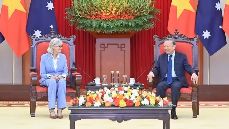El secretario general del Partido Comunista y presidente de Vietnam, To Lam, recibe a la gobernadora general de Australia, Sam Mostyn, quien realiza una visita de Estado a Vietnam del 9 al 12 de septiembre de 2025. (Foto: Dang Khoa)