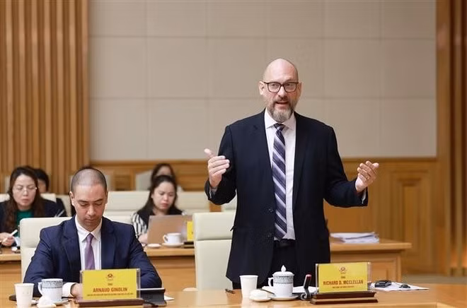 Richard D. McClellan, fundador y director ejecutivo de RMAC Advisory, habla en la cita (Foto: VNA)