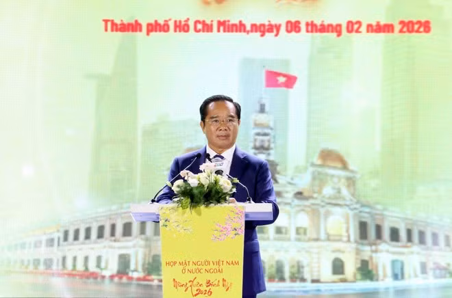 Nguyen Van Duoc, subsecretario del Comité del Partido y presidente del Comité Popular de Ciudad Ho Chi Minh, habla en el evento. (Fuente: VNA)